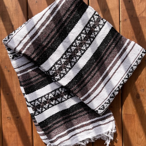 Traditional Mexican Yoga Blanket 🧘‍♂️ - Picture 2 of 4